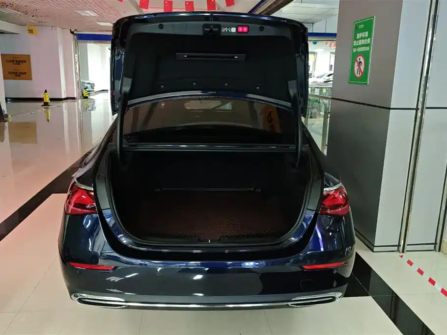 Mercedes-Benz E-Class 2024