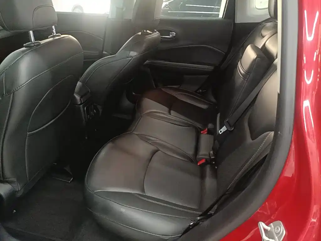 Jeep Compass 2018 — фото 17
