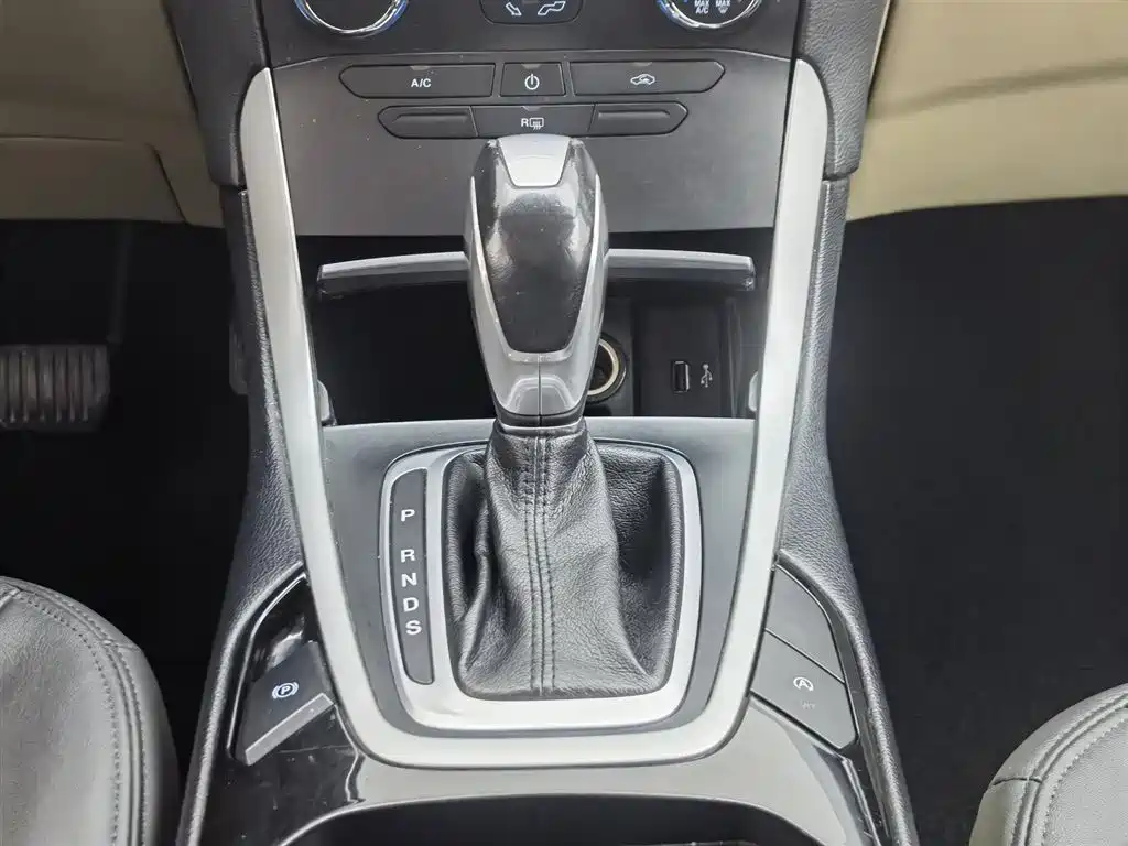 Ford Edge 2017 — фото 13