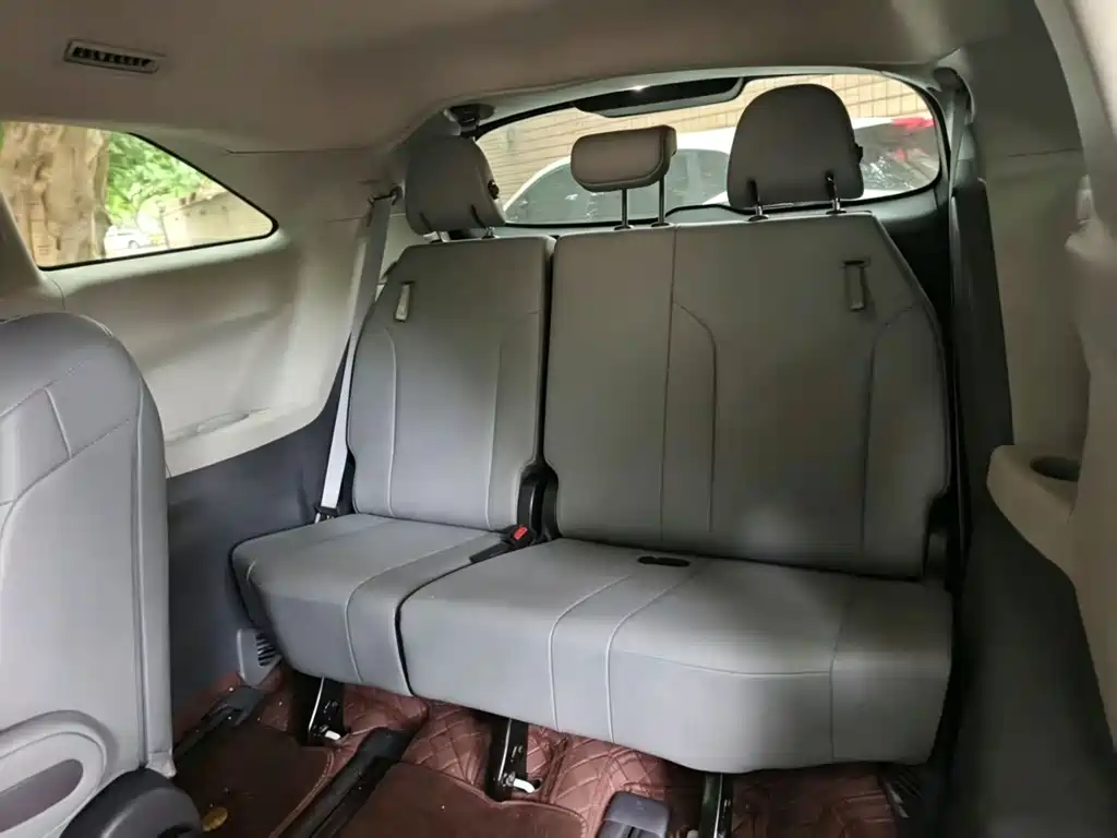 Toyota Sienna 2022 — фото 10