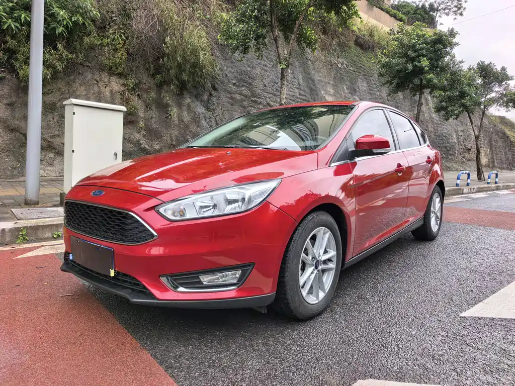 Ford Focus 2018 — фото 1