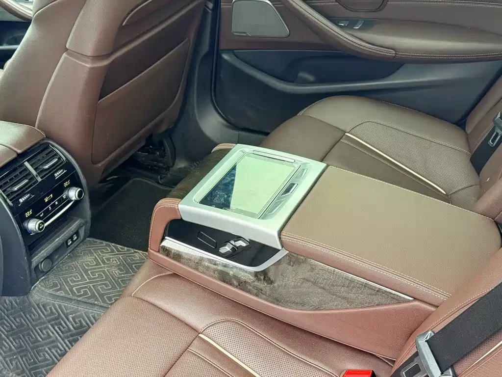 BMW 5 Series 2021 — фото 13