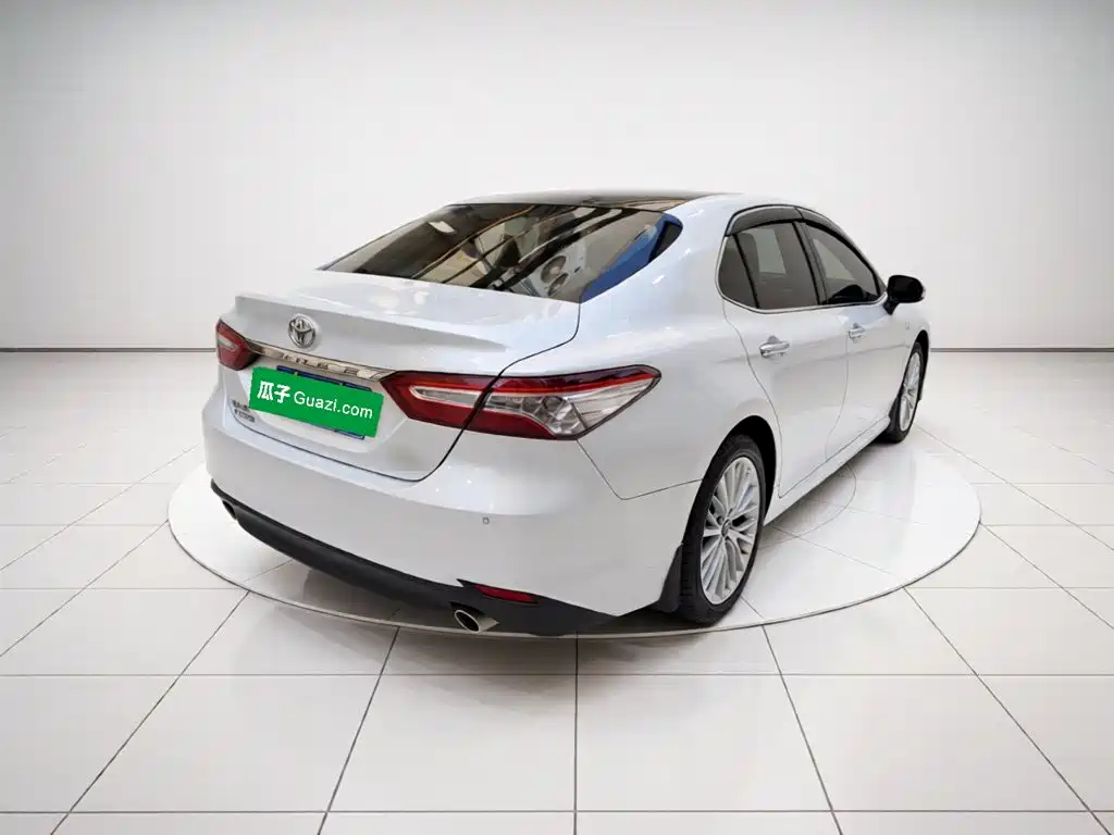 Toyota Camry 2018 — фото 4