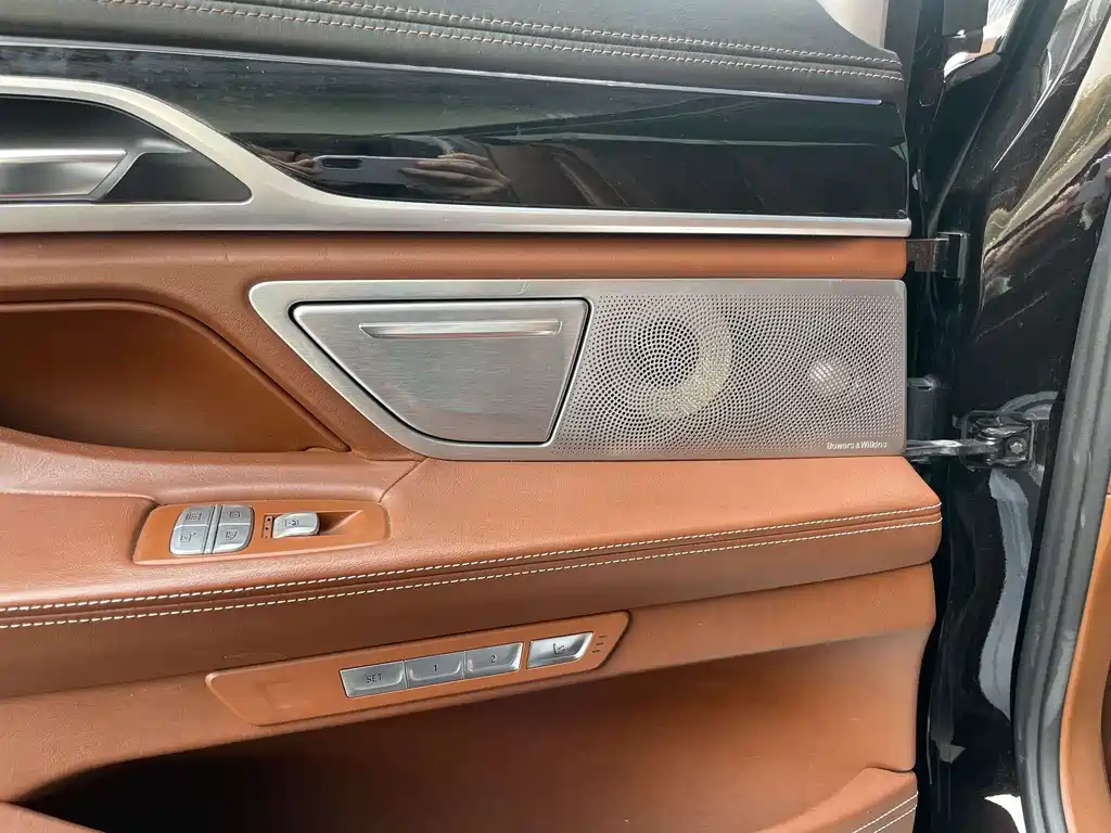 BMW 7 Series 2016 — фото 18