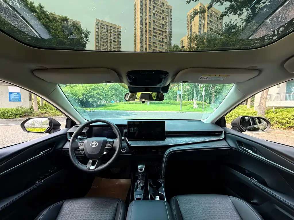 Toyota Camry 2024 — фото 10