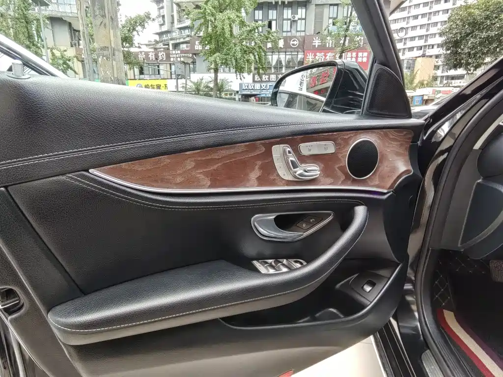 Mercedes-Benz E-Class 2016 — фото 13
