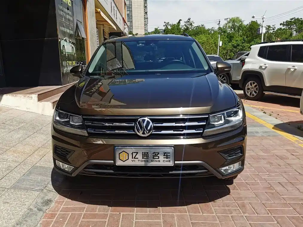 Volkswagen Tiguan L 2017 — фото 2