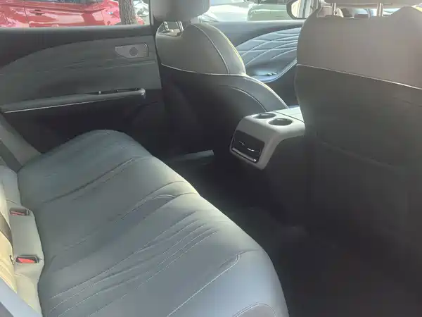 Geely Galaxy E8 2024