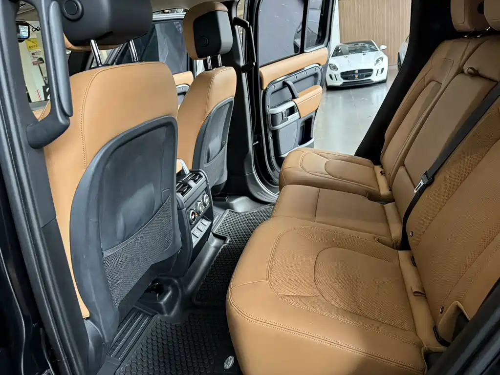 Land Rover Defender 2022 — фото 8