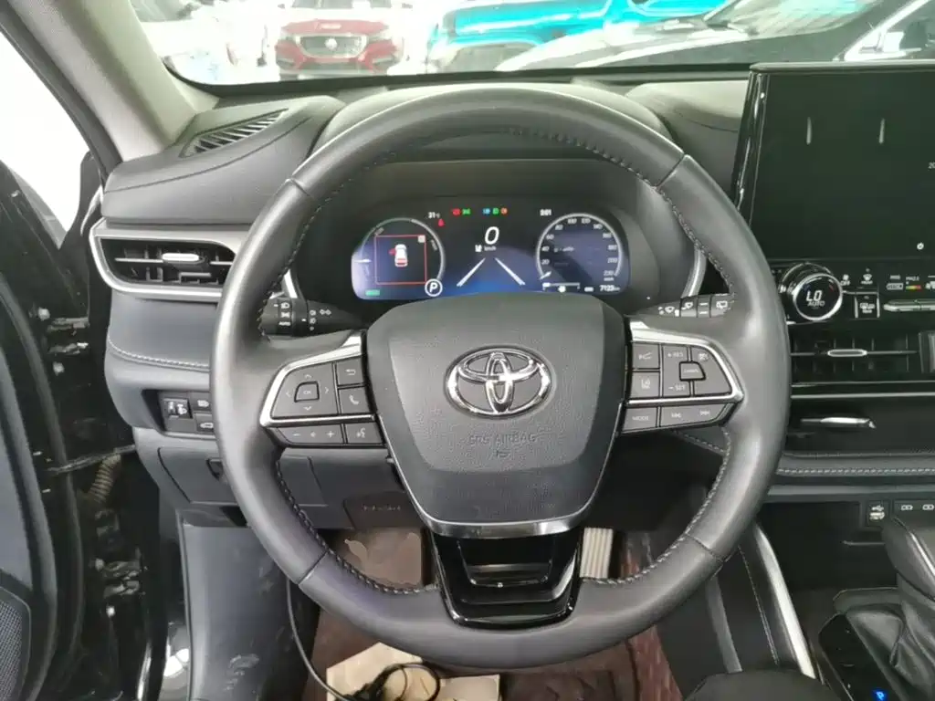 Toyota Highlander 2024 — фото 11