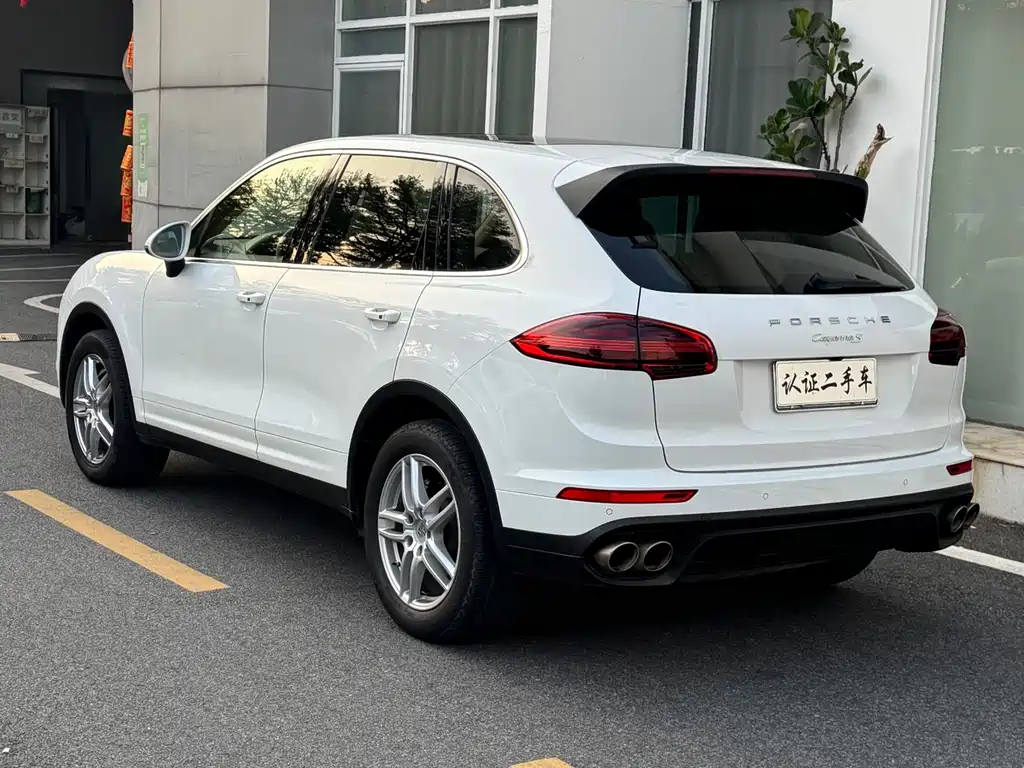 Porsche Cayenne 2017 — фото 22