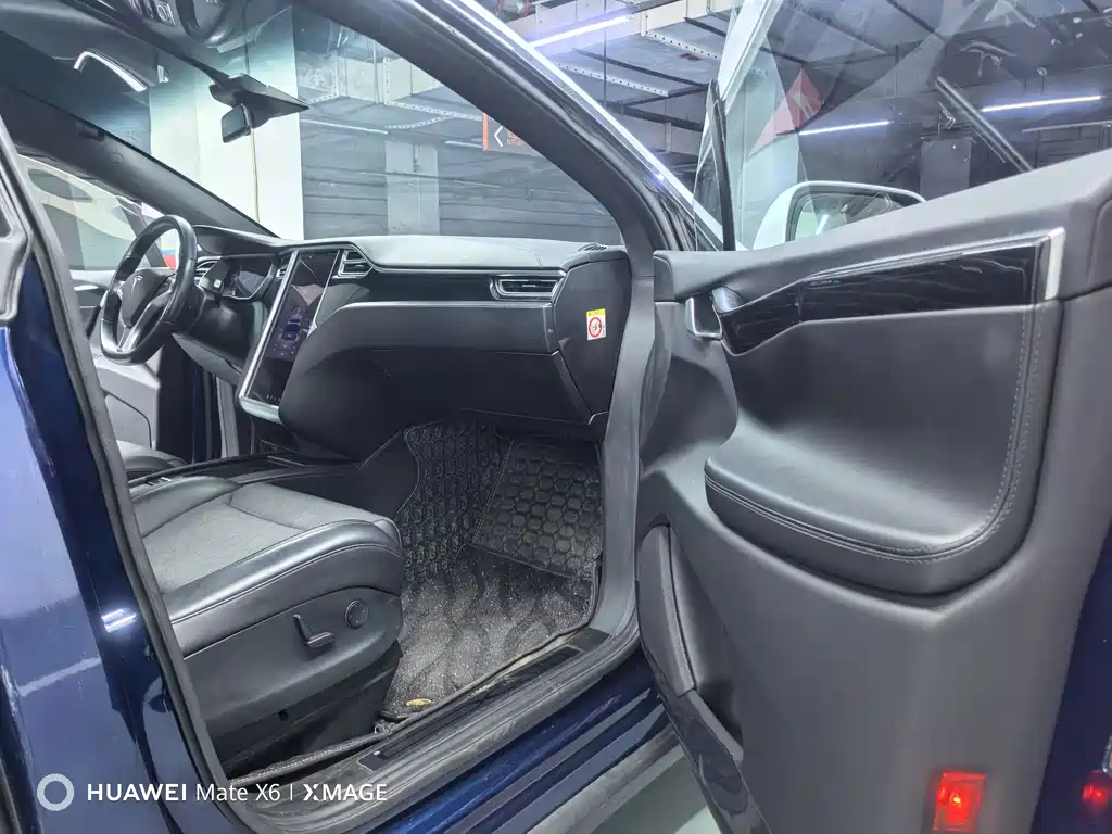 Tesla Model X 2018 — фото 17