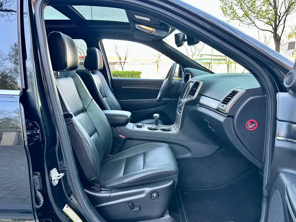 Jeep Grand Cherokee 2014 — фото 15