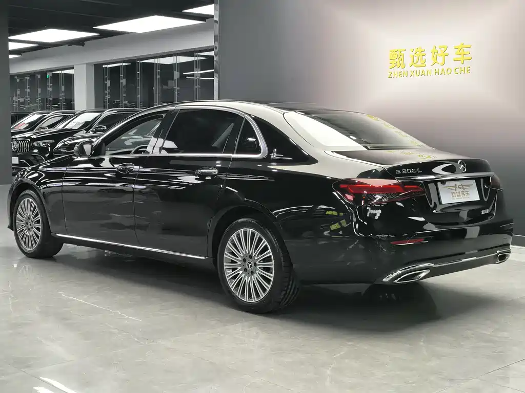 Mercedes-Benz E-Class 2022 — фото 11
