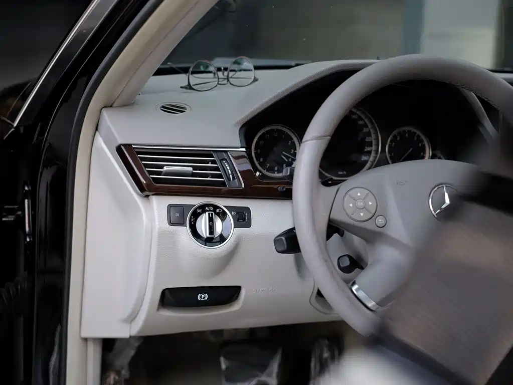 Mercedes-Benz E-Class 2012 — фото 38
