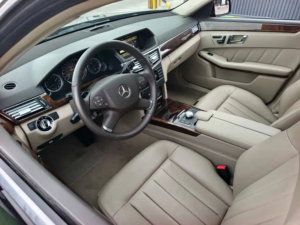 Mercedes-Benz E-Class 2011 — фото 10