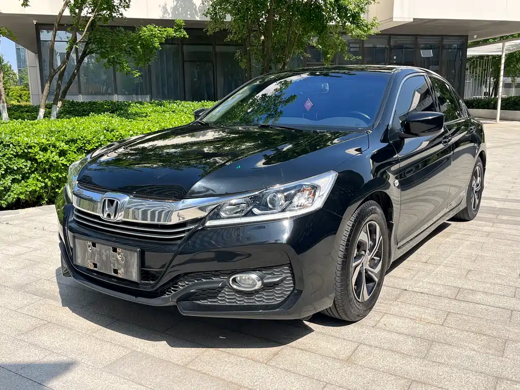Honda Accord 2018 — фото 1