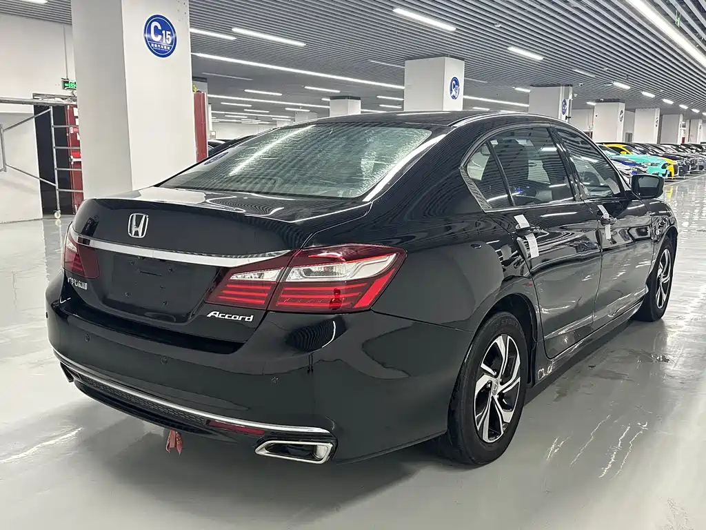 Honda Accord 2017 — фото 14