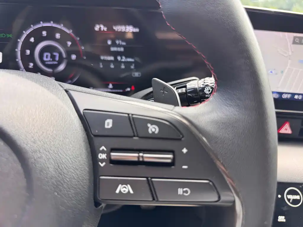 Hyundai Elantra 2023 — фото 11