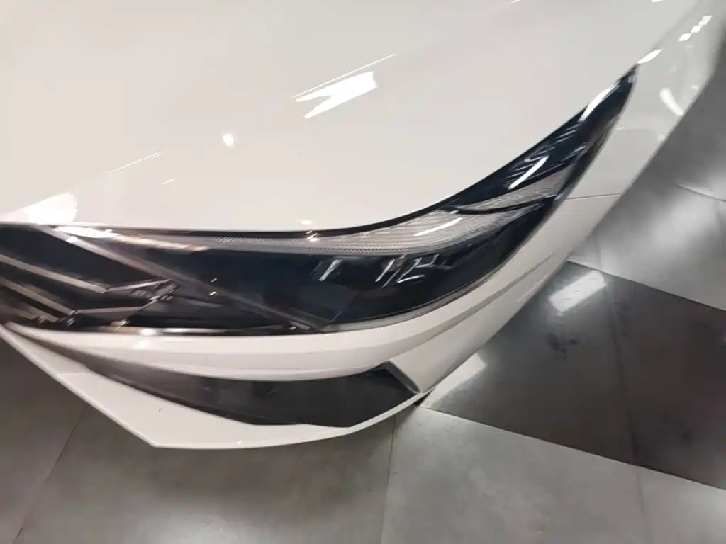 Hyundai Elantra 2023 — фото 24