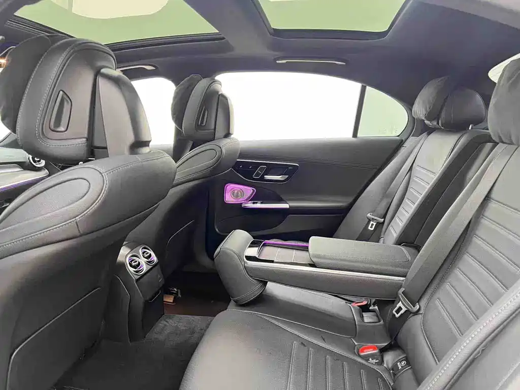Mercedes-Benz C-Class 2024 — фото 10