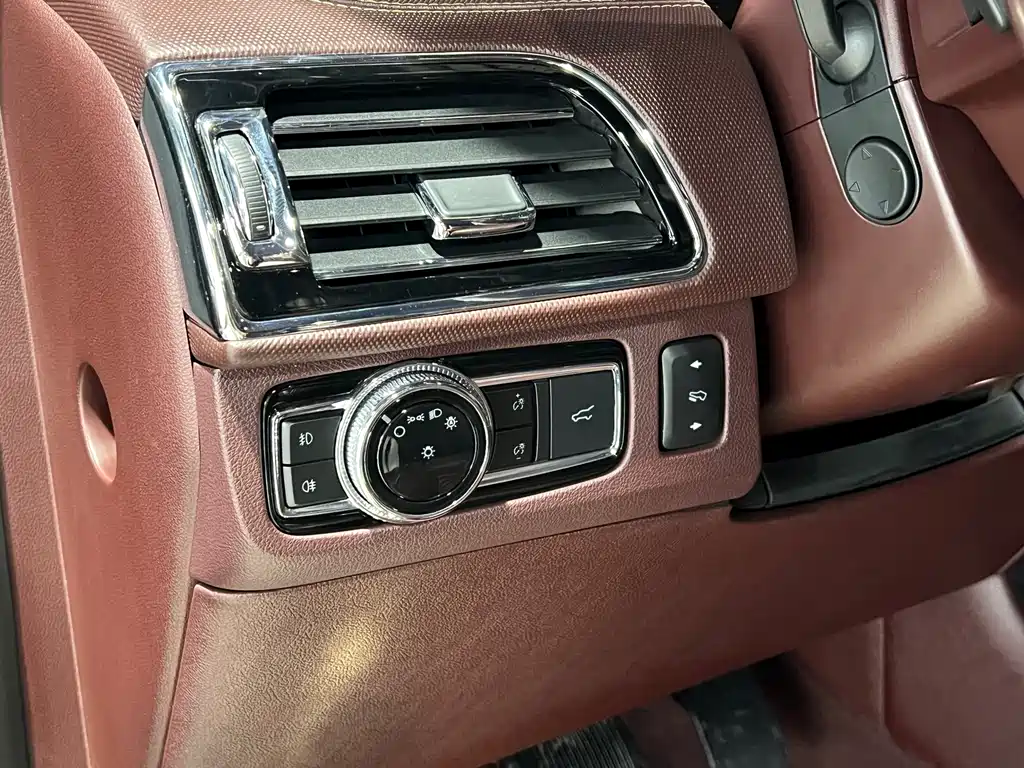 Lincoln Navigator 2021 — фото 17