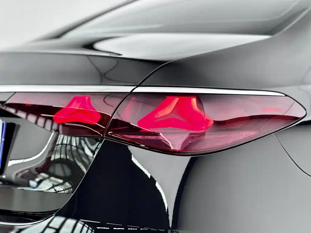 Mercedes-Benz E-Class 2025 — фото 15