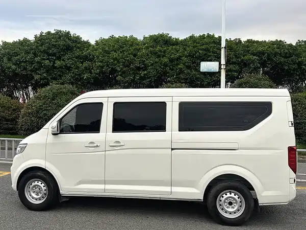 Changan Crossstar V5 EV 2025