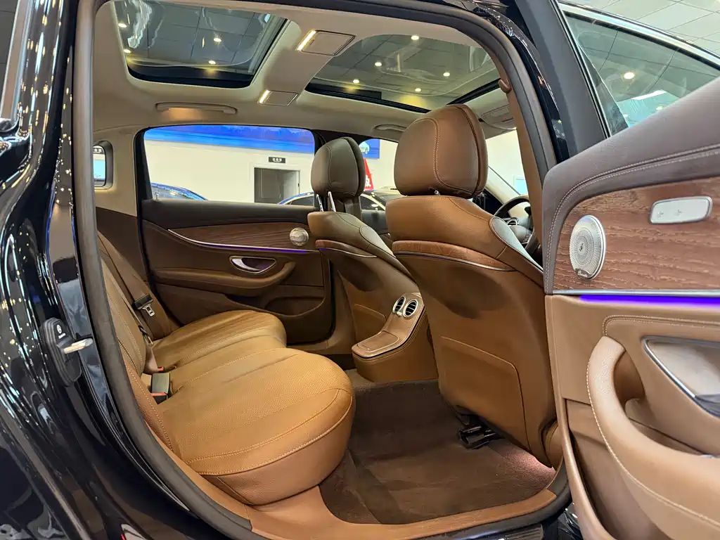 Mercedes-Benz E-Class 2022 — фото 15
