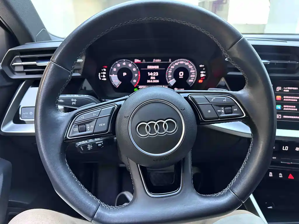 Audi A3 2023 — фото 12