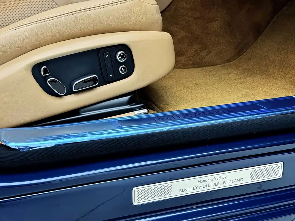 Bentley Mulsanne 2017 — фото 16