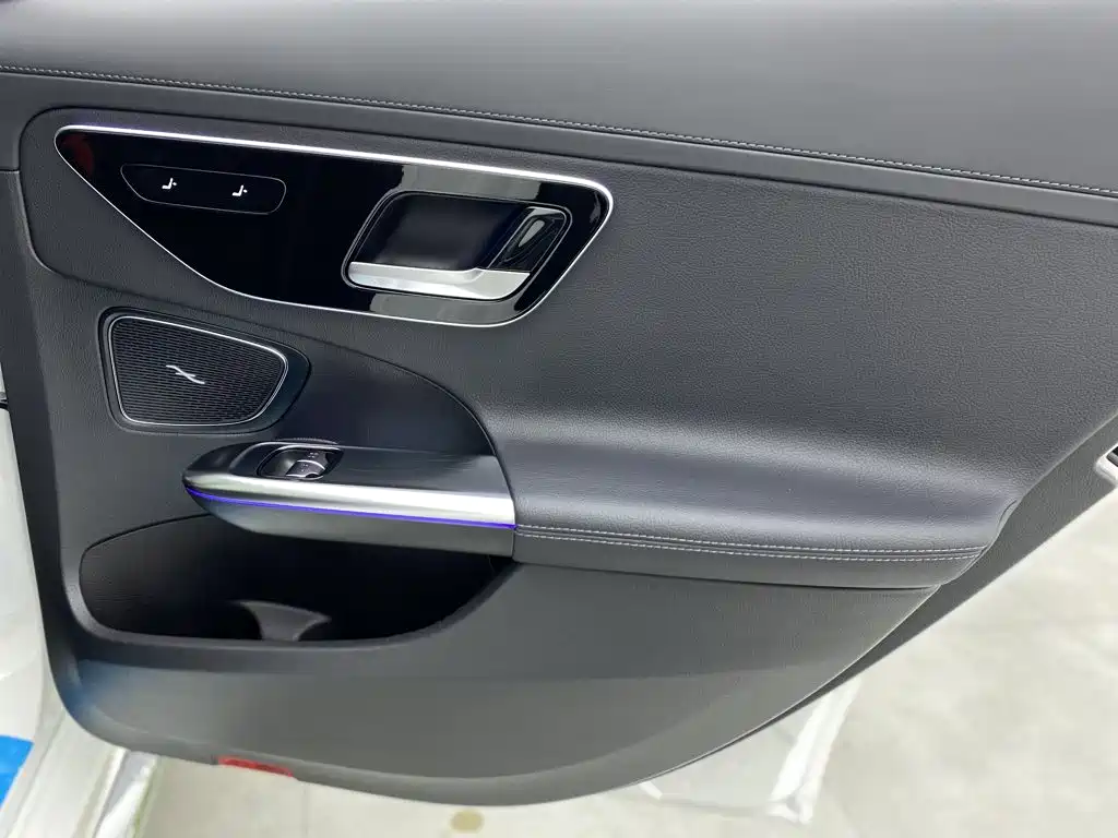 Mercedes-Benz C-Class 2025 — фото 20