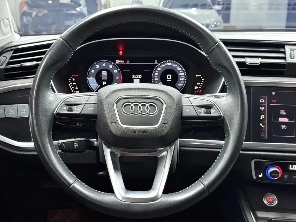 Audi Q3 2022 — фото 7