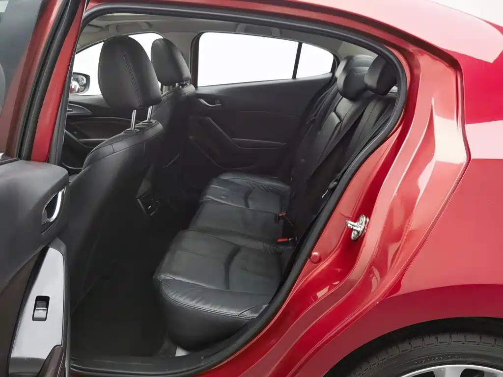 Mazda 3 Axela 2018 — фото 15