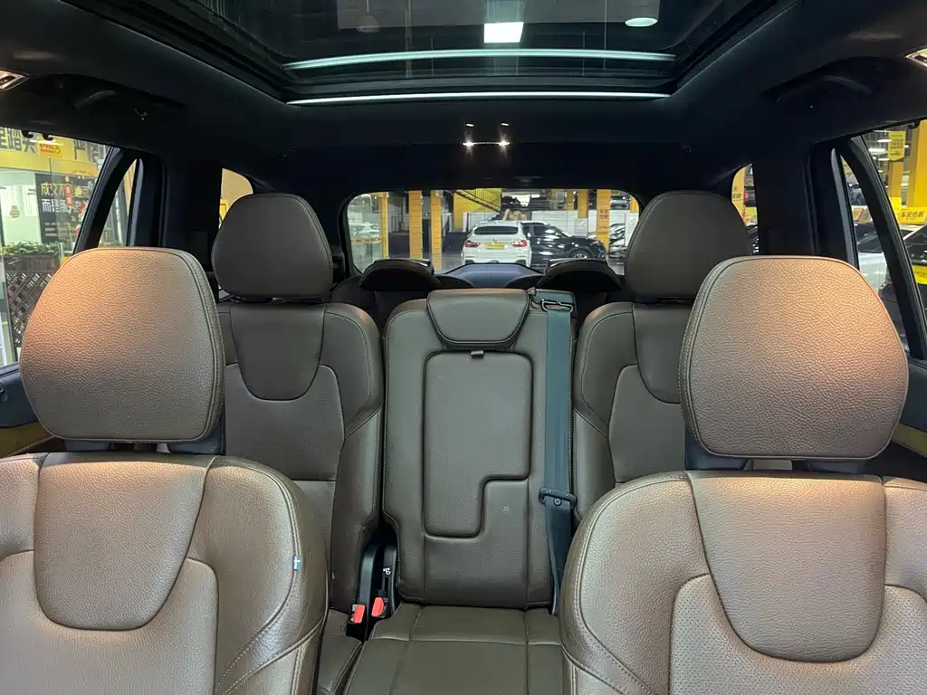 Volvo XC90 2023 — фото 19