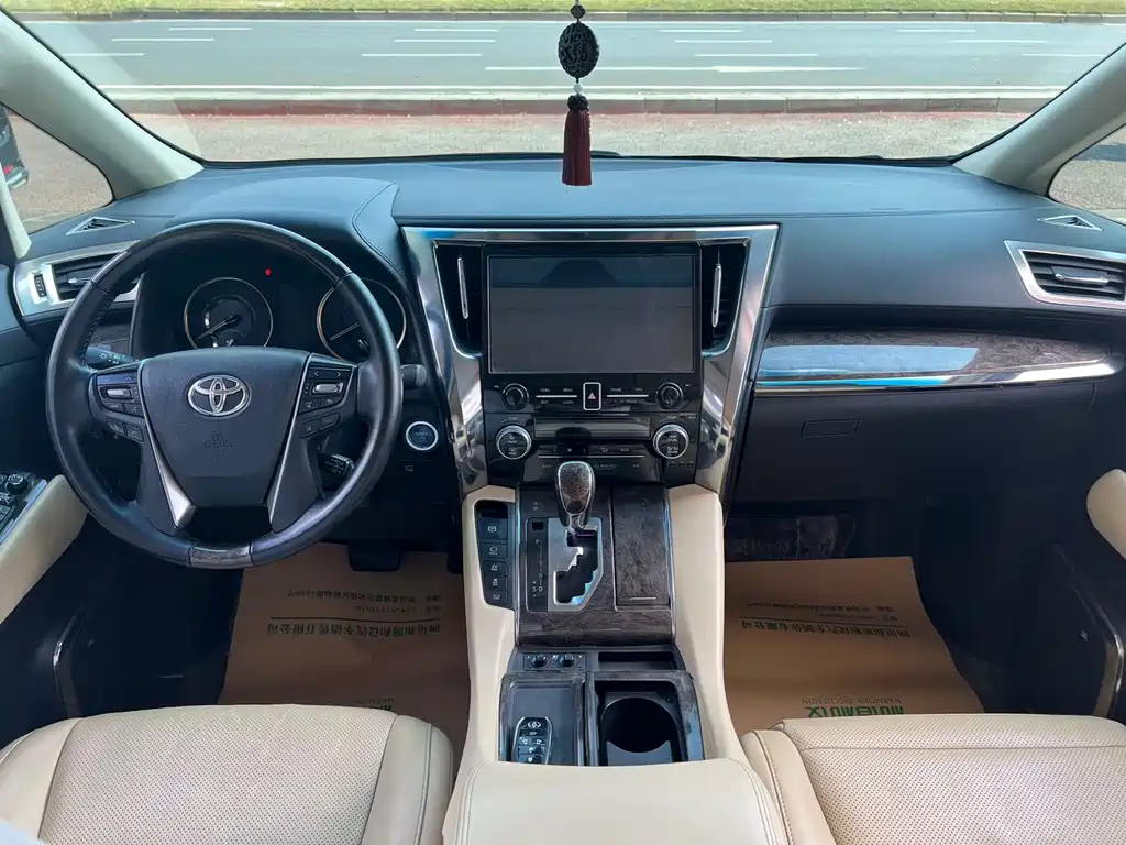 Toyota Alphard 2020 — фото 11