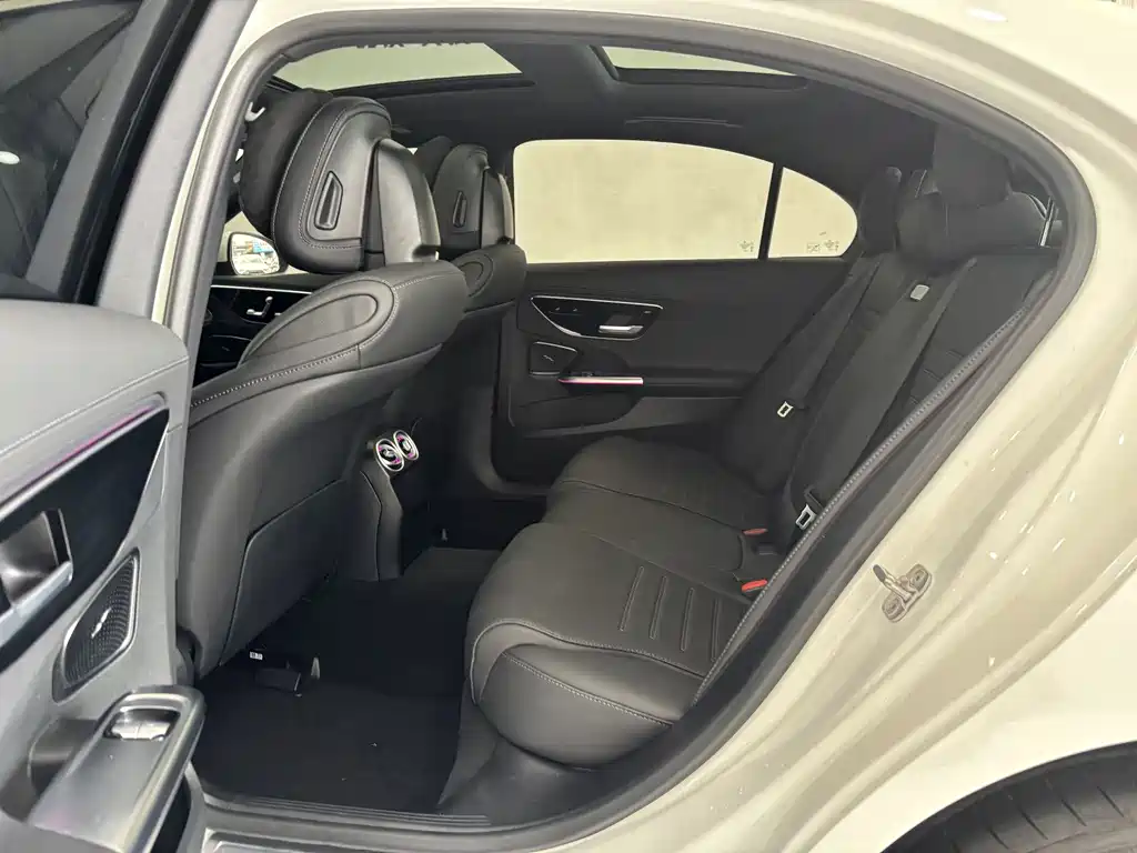 Mercedes-Benz C-Class 2025 — фото 21