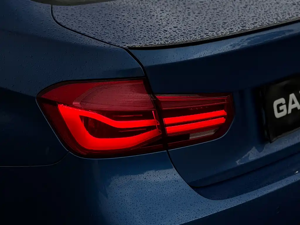 BMW 3 Series 2017 — фото 12