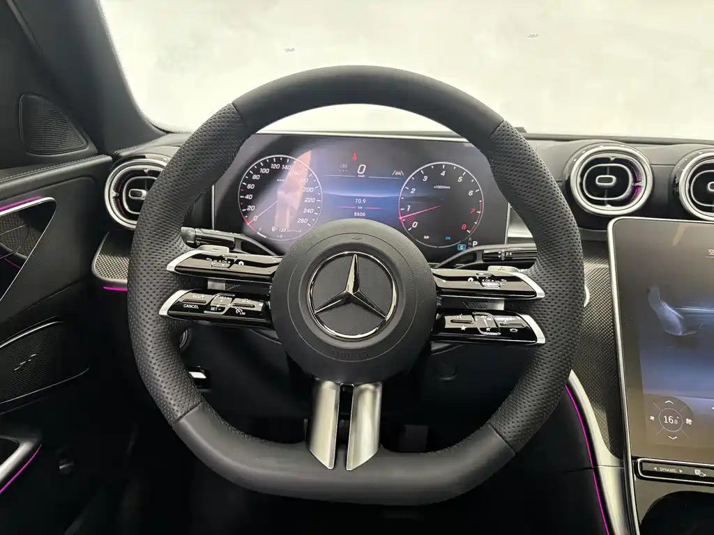 Mercedes-Benz C-Class 2025 — фото 17