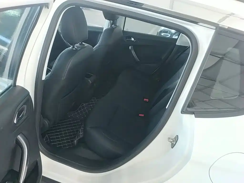 Peugeot 2008 2014 — фото 17