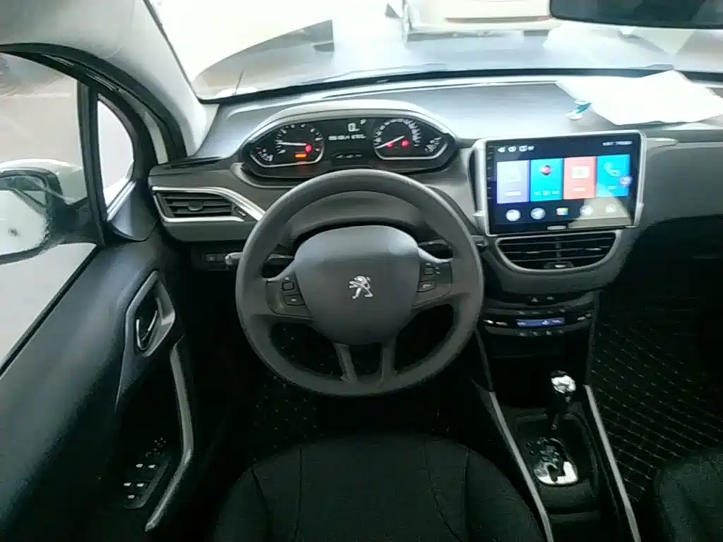 Peugeot 2008 2014 — фото 11