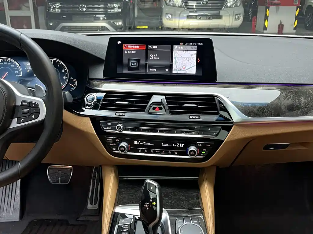 BMW 5 Series 2017 — фото 21
