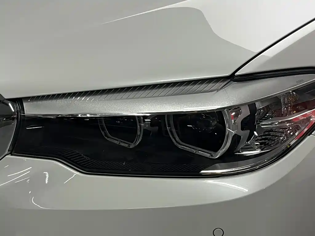 BMW 5 Series 2017 — фото 27