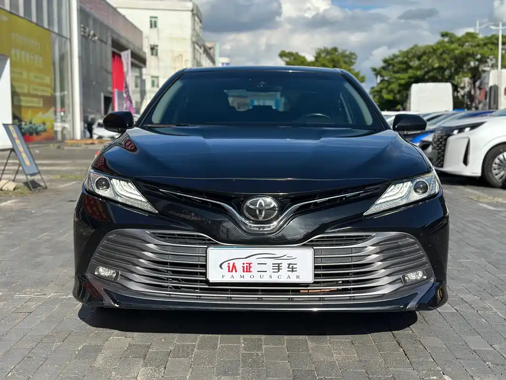 Toyota Camry 2018 — фото 2