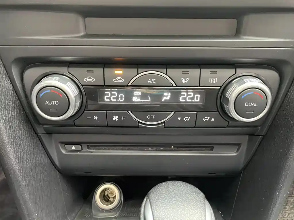 Mazda 3 Axela 2019 — фото 20