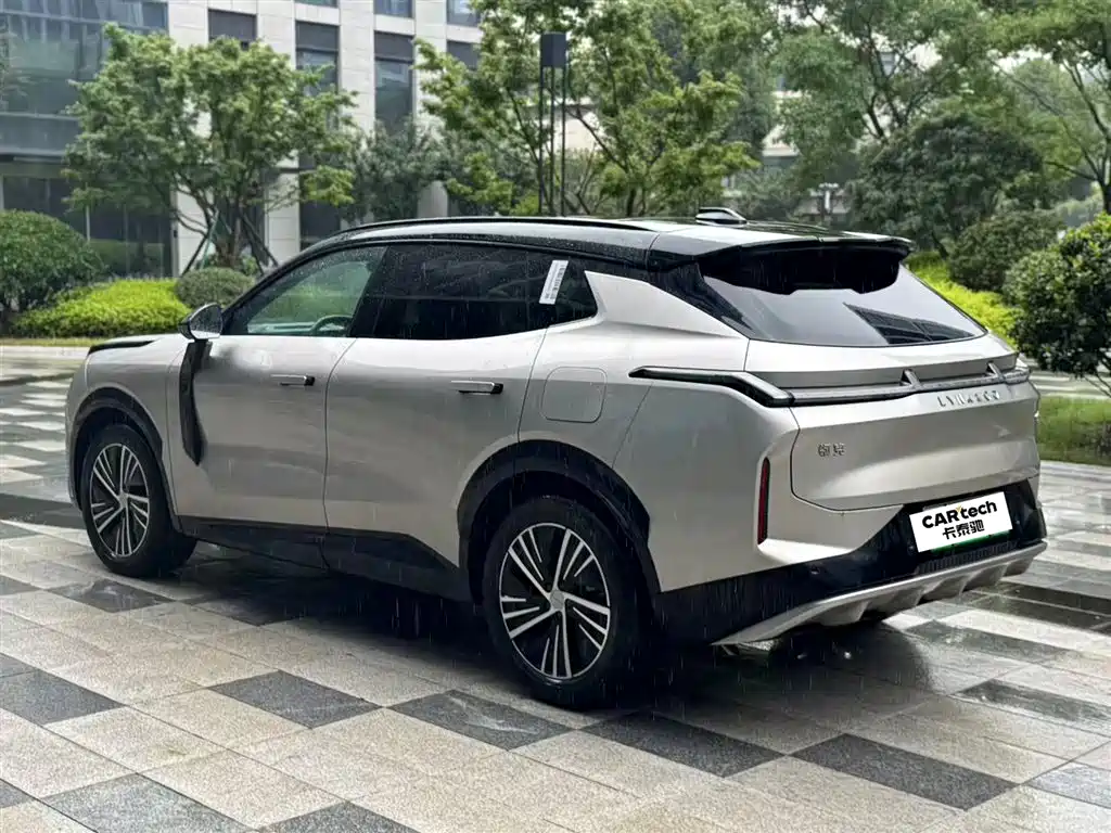 Lynk & Co 08 EM-P 2024