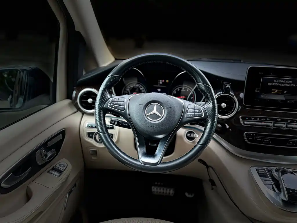 Mercedes-Benz V-Class 2017 — фото 10