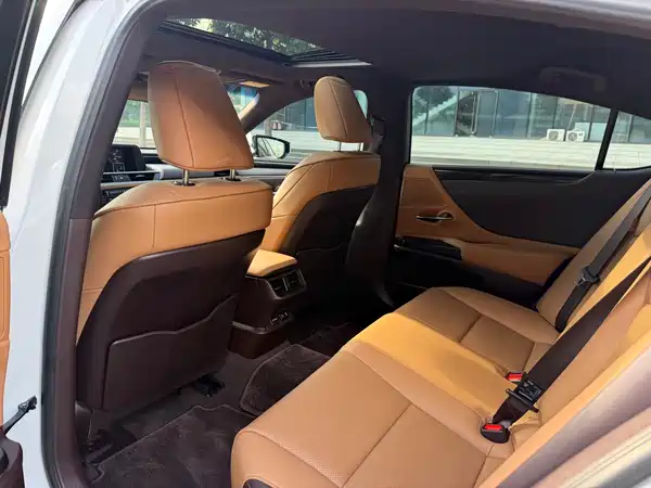 Lexus ES 2020