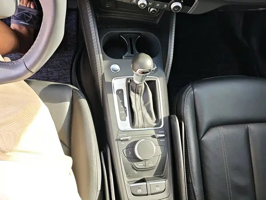 Audi Q2L 2023 — фото 16