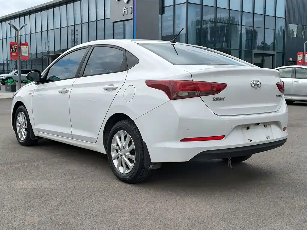 Hyundai Verna 2017 — фото 7